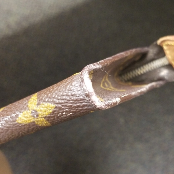 **SOLD** Louis Vuitton Monogram Toiletry Pouch - Picture 5 of 8